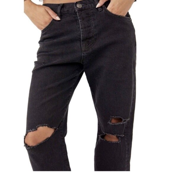 Free People We The Free 28 Bren Boyfriend Destroyed Jean Black Magic OB1311345 - Picture 3 of 12